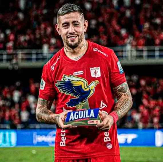 benditofajardo's tweet photo. ✍️🚨 Principio de acuerdo para que Rodrigo Holgado vuelva a Coquimbo Unido. 
➡️ América de Cali lo cede a préstamo por 6 meses.
⚽ El delantero tenía propuestas de otros clubes, pero eligió regresar al 🏴‍☠️.

✍️🤝 @CLMerlo https://t.co/vScqnfQKfp