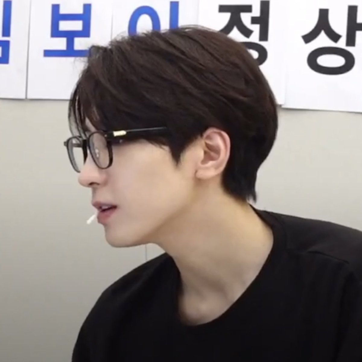 wonoojoo's tweet photo. 수상하게 꼬순내가 나,,
#원우 #wonwoo #ウォヌ https://t.co/pGib076sAA