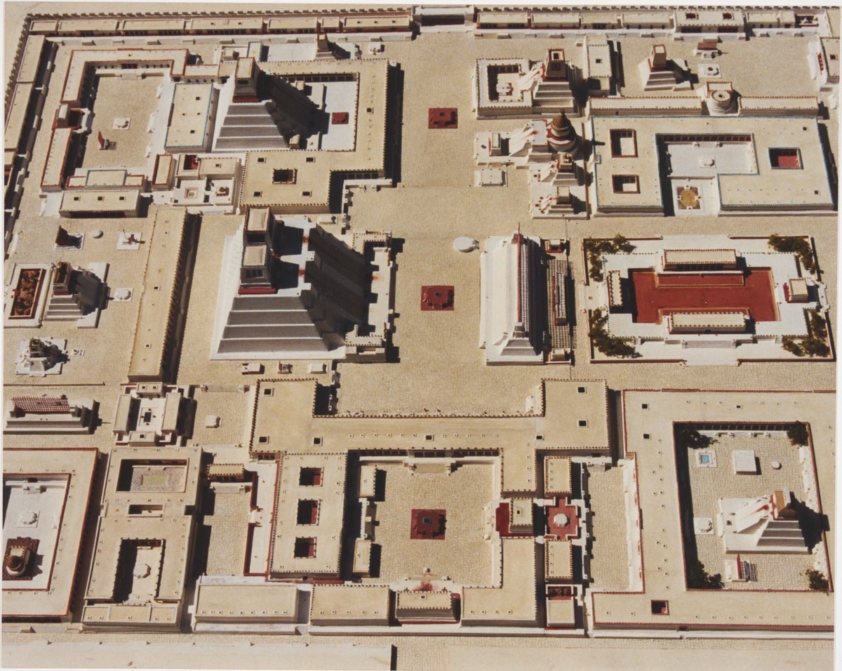 ImperialMaps's tweet image. The Aztecs performed human sacrifices daily in Tenochtitlan's Sacred District, at the Templo Mayor. Victims' bodies were cannibalized and fed to beasts in the royal zoo.