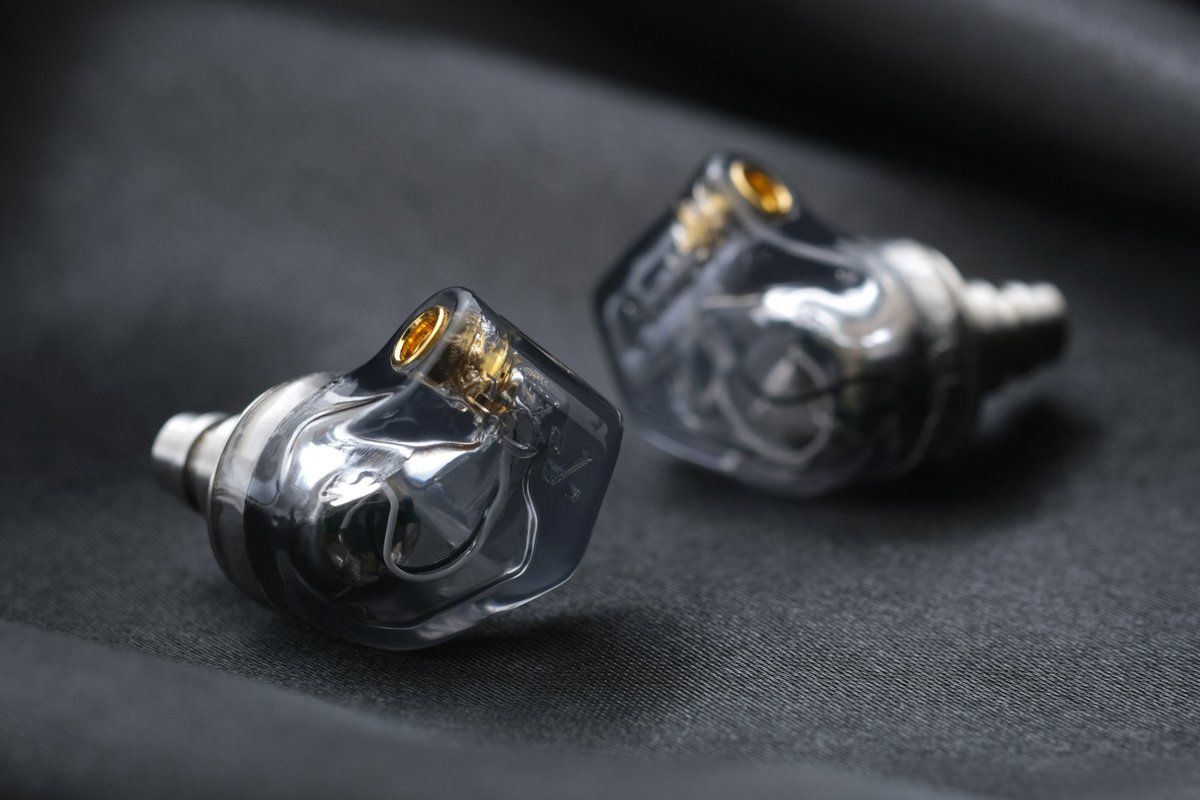 「冬のヘッドフォン祭 mini 2026」追加情報その２
ADV.
今月発売する新製品2機種
Model 4 THUNDER BASS と Model 3 2ND GEN. を展示します。

#Model4 はベリリウムドライバー搭載、高解像度で迫力の低音が特徴です。ADV.のサウンドここに有り。
発売前に、是非一度ご試聴ください！

#ヘッドフォン祭