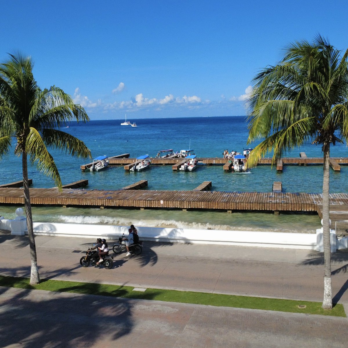 Colores, palmeras y mar: así se vive en el corazón de Cozumel 🌴

#Transcaribe  #cozumel