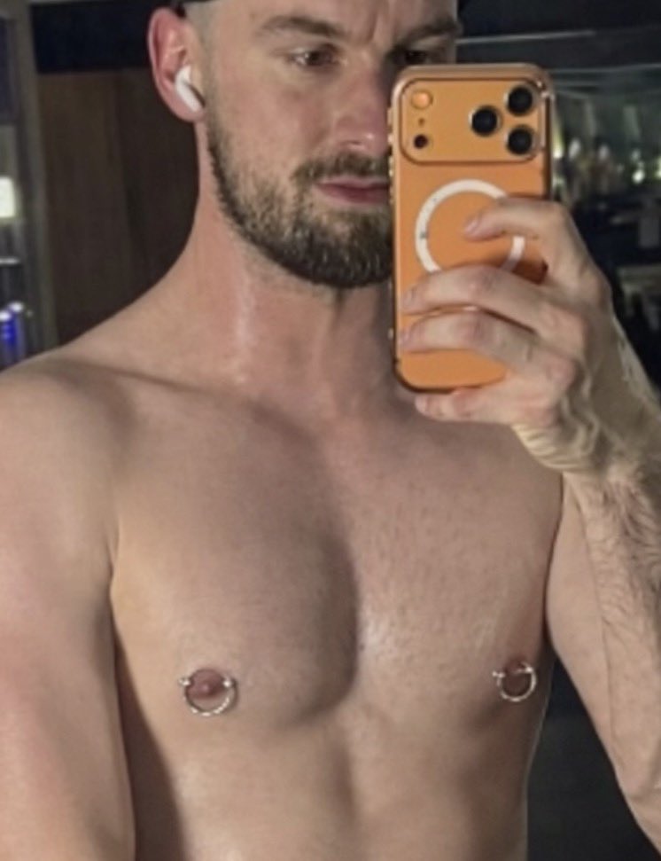 eXxtremely's tweet photo. @AverageJoeWo Joe you are getting absolutely shredded. I know you feel so much healthier. https://t.co/8Tu2jgZ6Yu