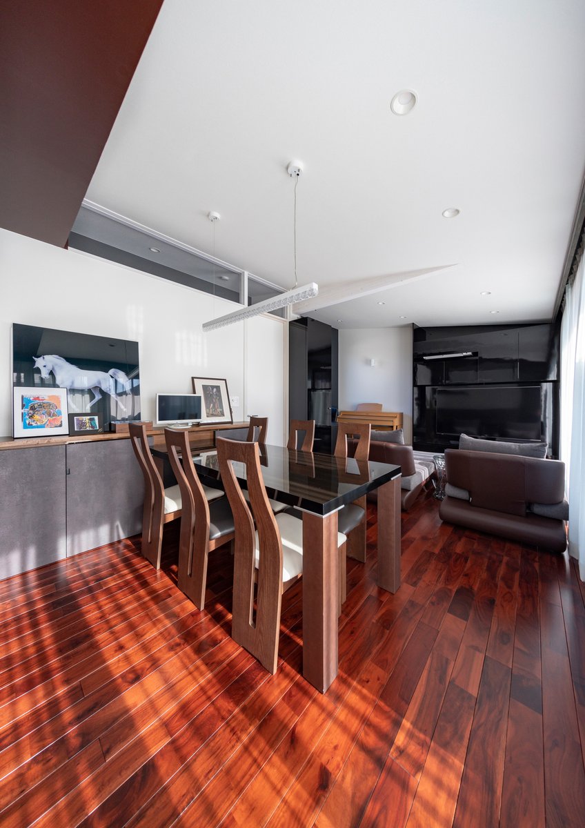 「安く建てた」つもりが30年後には高い家に…
外壁塗装や修理で数百万飛ぶことも💦
建築家は「生涯コスト」で素材を選びます
家が資産になるか負債になるかは最初の選択次第

どんな家を選べばいいの？と思った方には
LINEで小冊子を無料プレゼント中🎁
line.me/R/ti/p/@921eex…