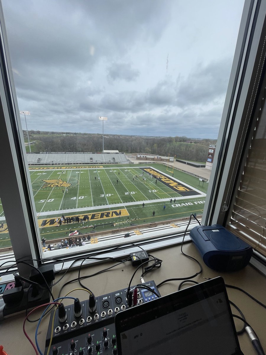 Charlie79370994's tweet photo. Hello, my name is Charlie Sample and I am currently studying to become a Sports Media worker. This photo means a lot to me as it was where a bigger journey began for working in sports. #JOU432 https://t.co/q9AQOuzBQZ