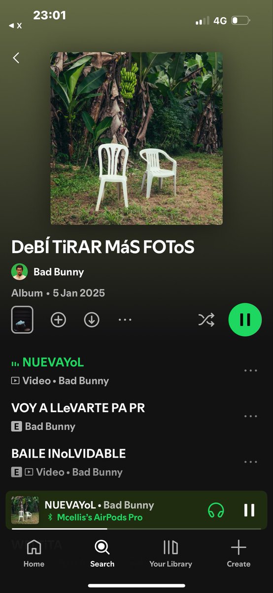 First time ever listening to Bad Bunny.
How do you not dance to this, I wish I knew what he was saying 😂🕺🕺#BadBunny #GRAMMYs