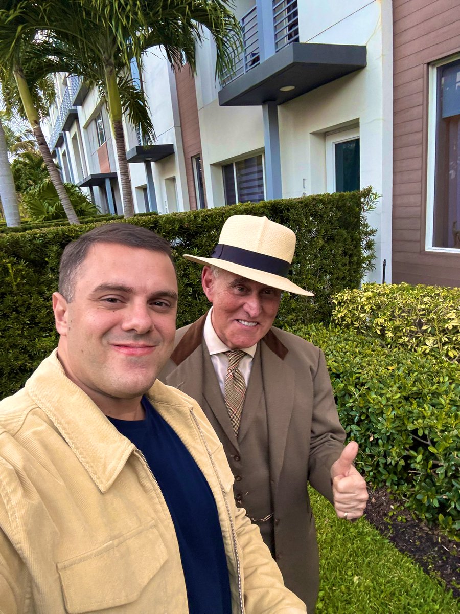 Acá con uno que sabe un poco de política <a href="/RogerJStoneJr/">Roger Stone</a>