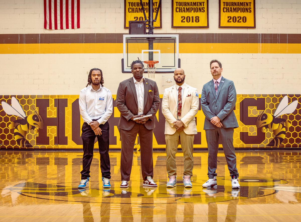 HSSUBasketball's tweet photo. Thank you to everyone that helped us reach our fundraising goal in HSSU's first annual Coaches vs Cancer / Suits and Sneakers night! @NABC1927 @AmericanCancer @AMCSports #SuitsAndSneakers #SwarmTogether https://t.co/giUq5xEyQx