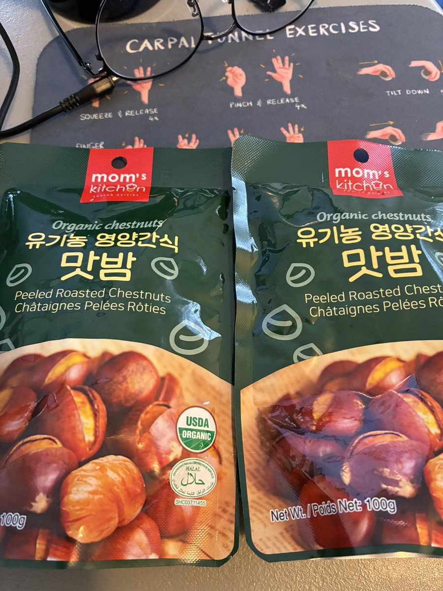 KitsshinoH's tweet image. 転職先ではブレザーとタブ着用で指定されたテイラーで採寸して仕立ててもらうんだけど、最近、食欲旺盛で背中が肉厚になってきて、ブレザーが仕立て上がった時、キツくなってない様にダイエットしなきゃヤバい😆‼️と言いながら最近、ハマってる栗、食感と自然な甘さがたまらない🥰