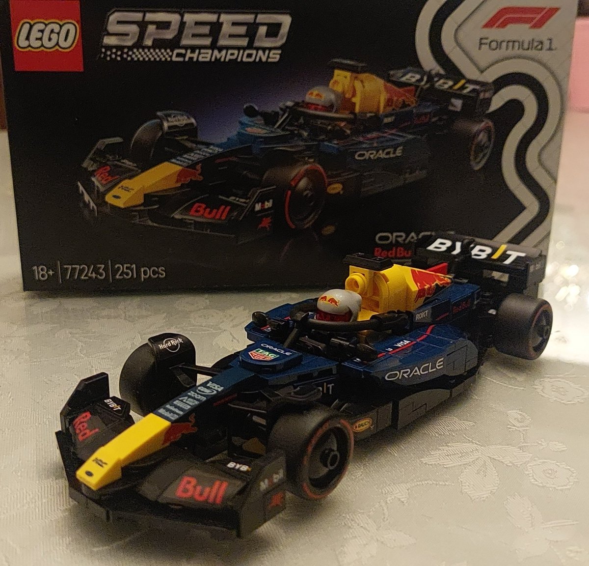 OmarEmad211's tweet photo. Bought myself a lego set for my birthday, this shit's definitely going on my desk at work https://t.co/TOsetWdSOg