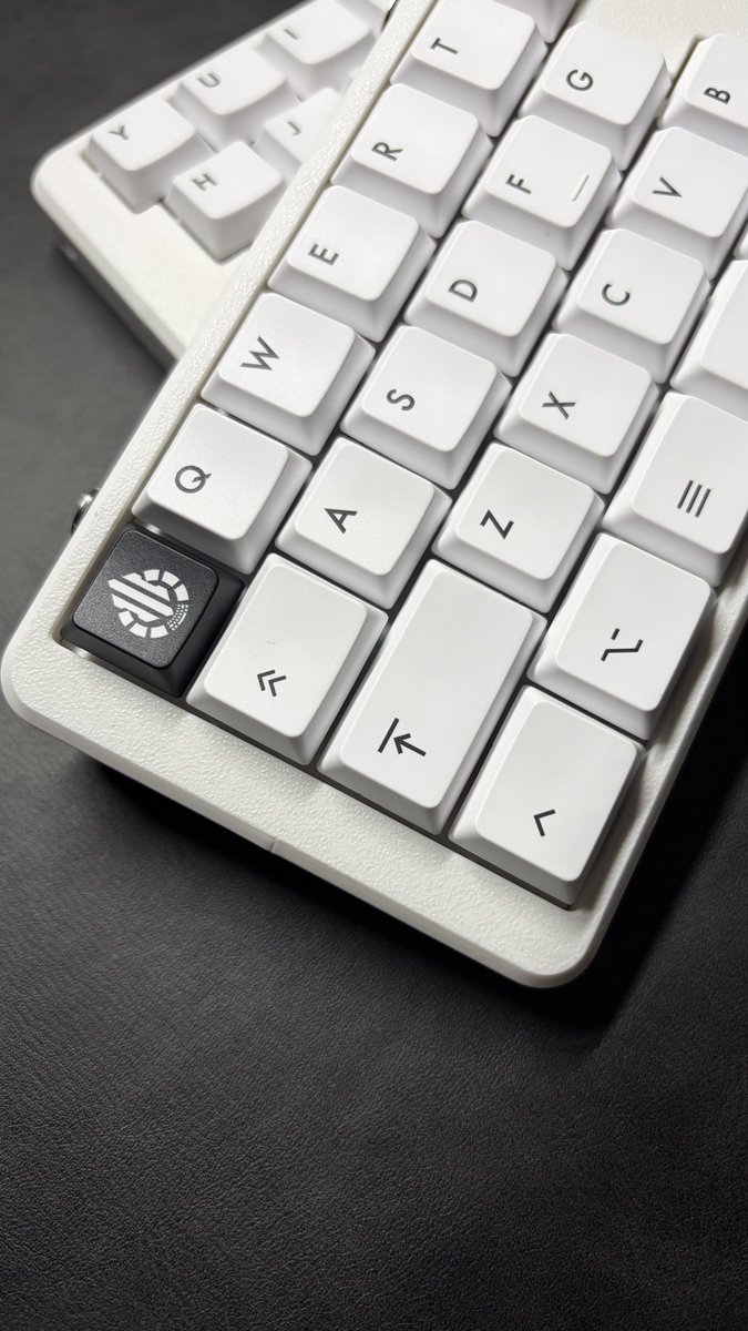 cozy_BB's tweet photo. 続いて移植パターン2
こっちの方がいいかしら??
Keyboard: R49GoS
Keycap: Acid Caps LP BoW
#GoForty
#R49GoS
#AcidCaps https://t.co/oR7gB568Fw