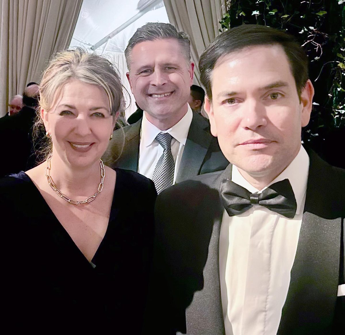 <a href="/TheBreakdownAB/">The Breakdown</a> Albertans. Are you awake.
First she started destroying your healthcare.
2nd she destroyed your education system. 
Now she's going after your justice system.
All while supporting the separation of the Alberta.
Danielle Smith is in someone's pocket.