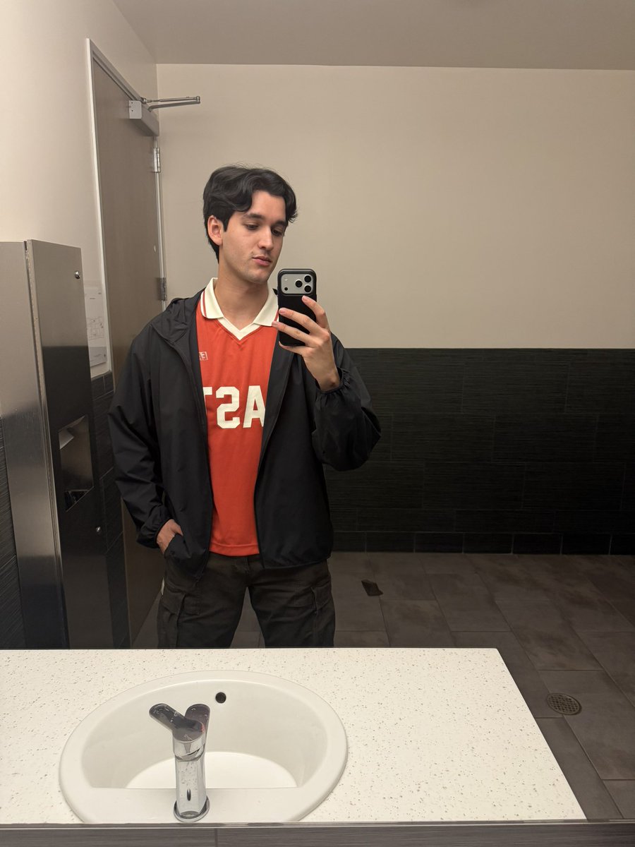 hotrodd41's tweet photo. HyperX HQ 👀 #HyperXPartner https://t.co/UcEfBBR6lj
