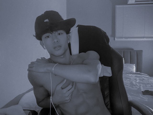 ⚣ (𝙤𝙛𝙛) tweet media