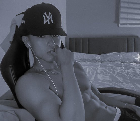 ⚣ (𝙤𝙛𝙛) tweet media