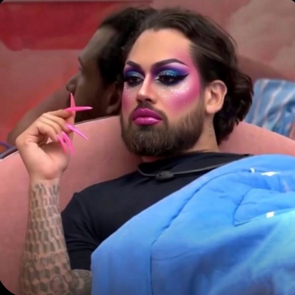 DudaSou77489777's tweet image. Nossa mais nova Drag Queen vai embora hoje, estou muito triste com isso, vovó apoio as drags! 😭😌💅🏾#brigida #HoraDoVT