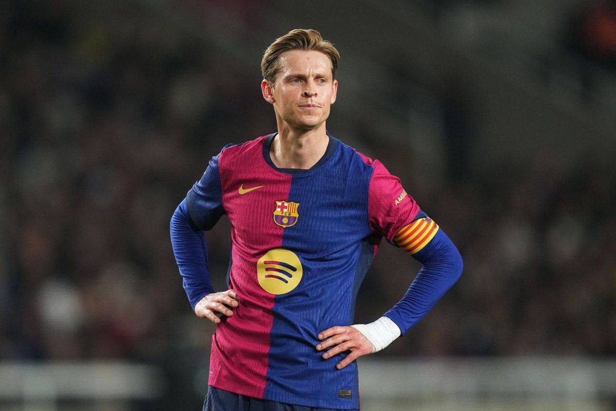 BouafifNour's tweet image. Frenkie de Jong – Last Season:
🏟️ 46 games
🎯 36 chances created
🌟 2 big chances created
🅰️ 2 assists

Frenkie de Jong – This Season:
🏟️ 28 games
🎯 42 chances created
🌟 11 big chances created
🅰️ 7 assists