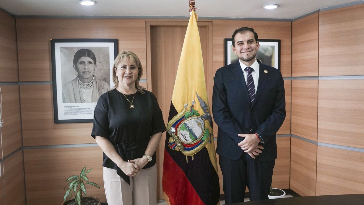 MinTrabajoEc's tweet photo. Hoy el ministro @haburbano mantuvo reuniones con autoridades, dirigentes sindicales y actores estratégicos, fortaleciendo el diálogo y la coordinación interinstitucional en favor del empleo digno y los derechos laborales.

🤝 Seguimos construyendo soluciones desde el diálogo. https://t.co/5PgM2iMk9d