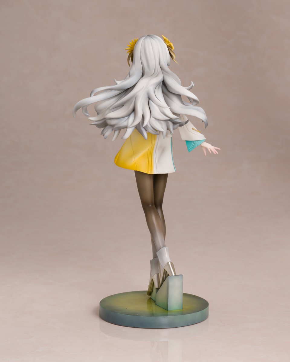 こちら未塗装未組立のガレージキットとなっております。 価格は台座