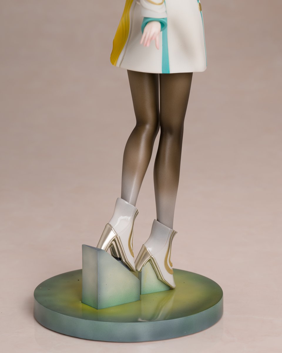 こちら未塗装未組立のガレージキットとなっております。 価格は台座