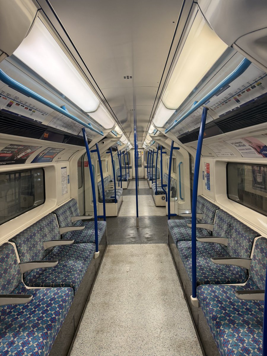 i am a master at concerts man. first one on the brixton tube back and didnt even leave early. fuck yallllllll. they will study my concert finesse