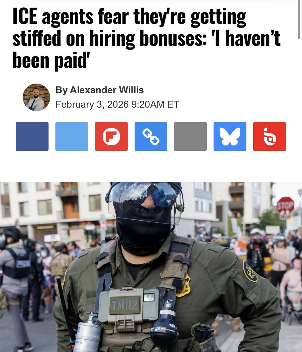 QasimRashid's tweet image. Nazis minions shocked that Nazi-in-Chief with 70 year history of scamming people is also scamming them.

Let me go find the world's smallest violin.