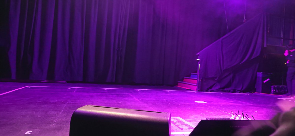 Today's stage view! Just off to the left front row barricade styles!

#UNIS #유니스
#UNISinUSA #EverlastTour
#HYEONJU #진현주
#NANA #나나 
#GEHLEE #젤리당카
#KOTOKO #코토코
#YUNHA #방윤하
#ELISIA #엘리시아
#YOONA #오윤아
#SEOWON #임서원