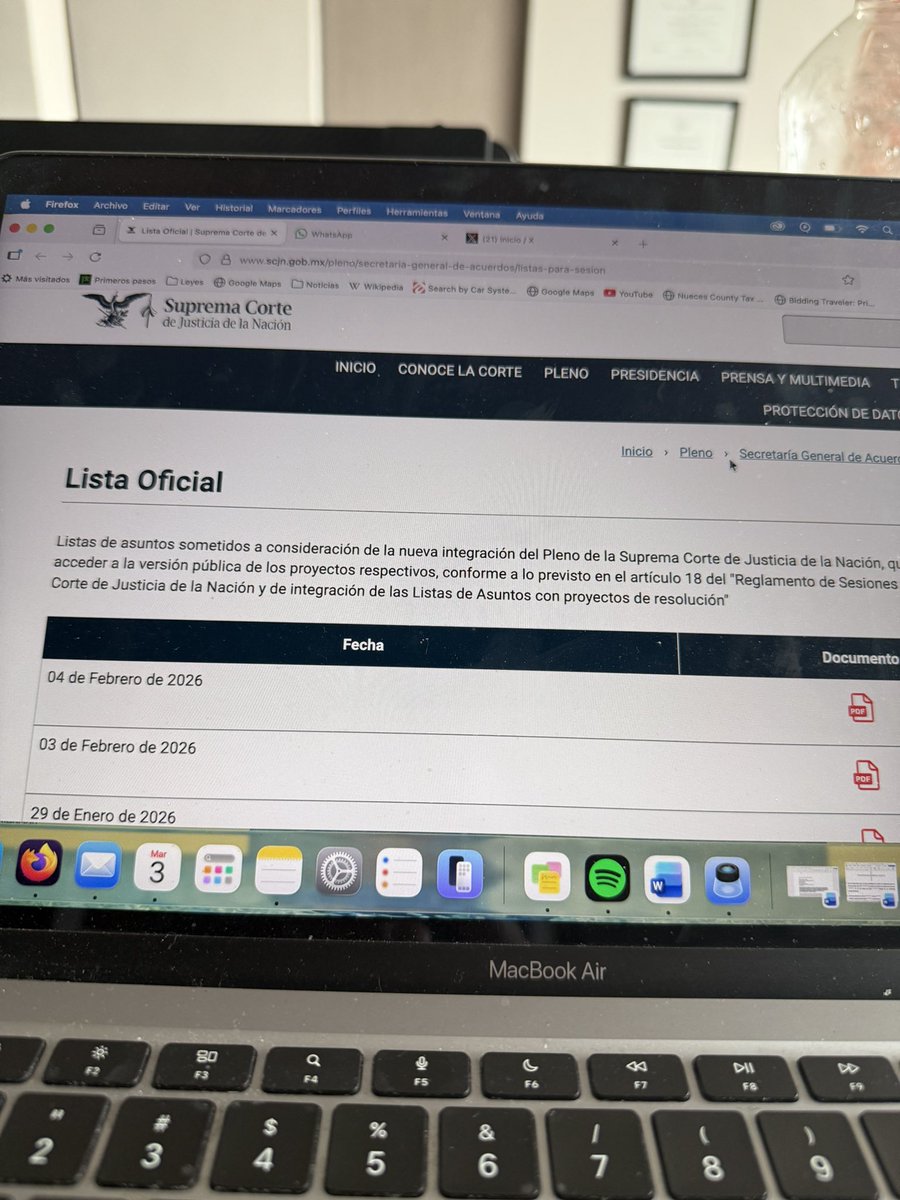 Alguien sabe porque nada más hay hasta el día de mañana lista para los asuntos de la #scjn?

Porque siempre enlistan asuntos que se verán hasta en dos semanas.

<a href="/SCJN/">Suprema Corte</a>