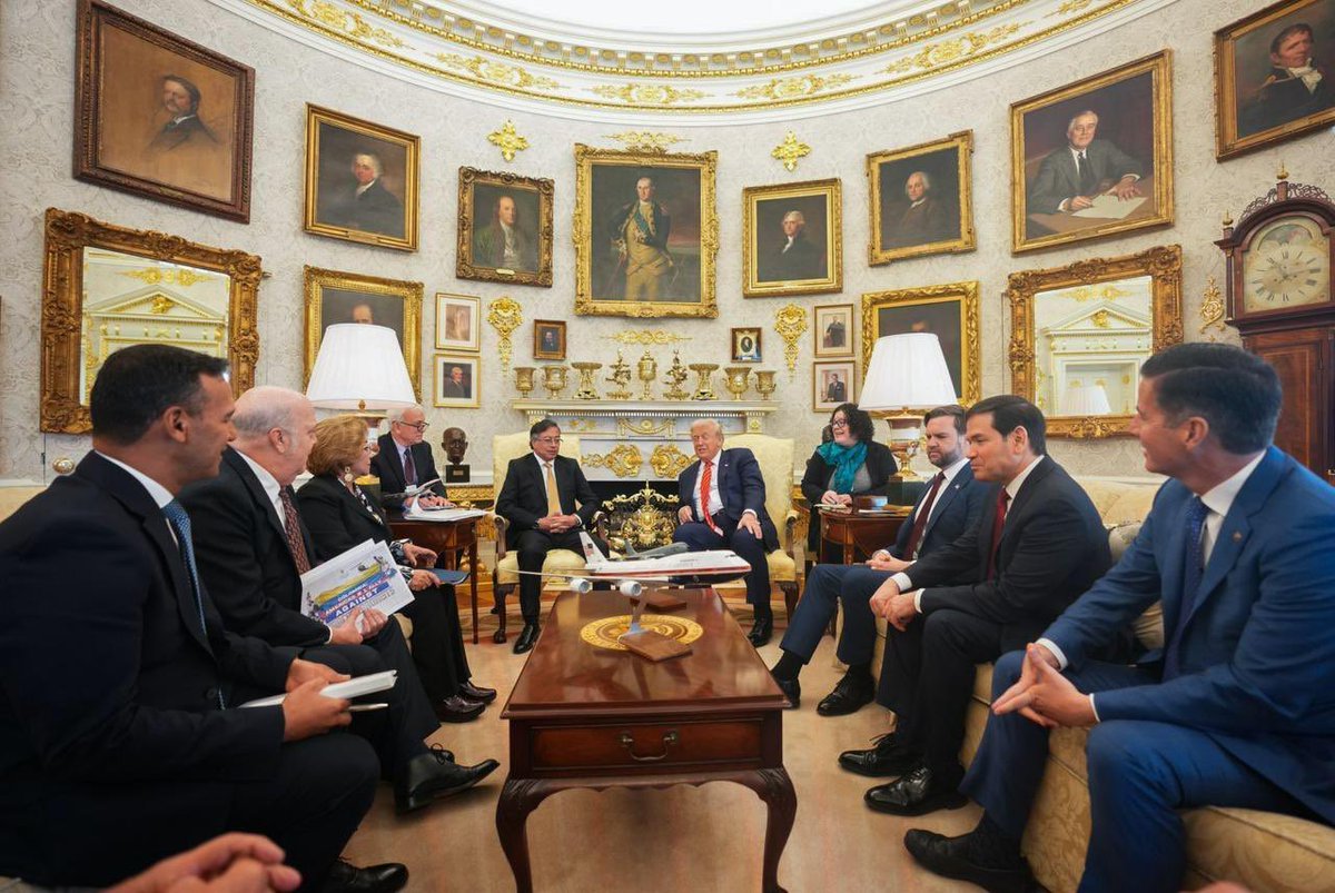 berniemoreno's tweet image. I was honored to join President Trump, Vice President JD Vance, and Secretary of State Marco Rubio in the Oval Office today.

President Trump pledged to be a peacemaker and a unifier when he took office just over one year ago. He has delivered, and continues to deliver, on that…