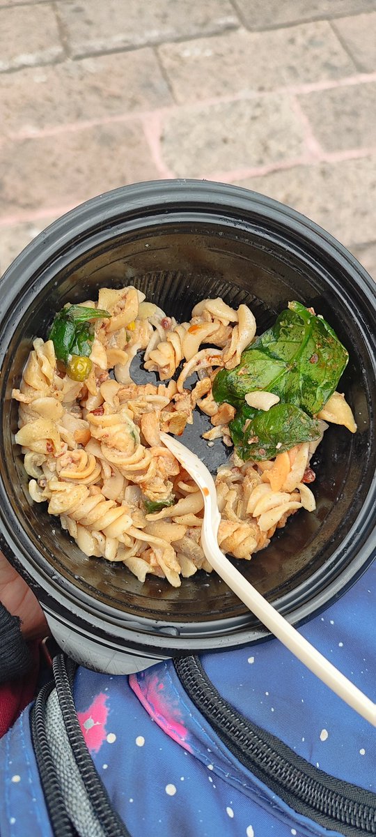 DrawForLove's tweet photo. @OishiMexico Les suplico encarecidamente que retiren la ensalada de pasta y tocino. Es un horroroso desperdicio de dinero 🥹. Sabe horrible y está bien cara. https://t.co/G8XVKYIdll
