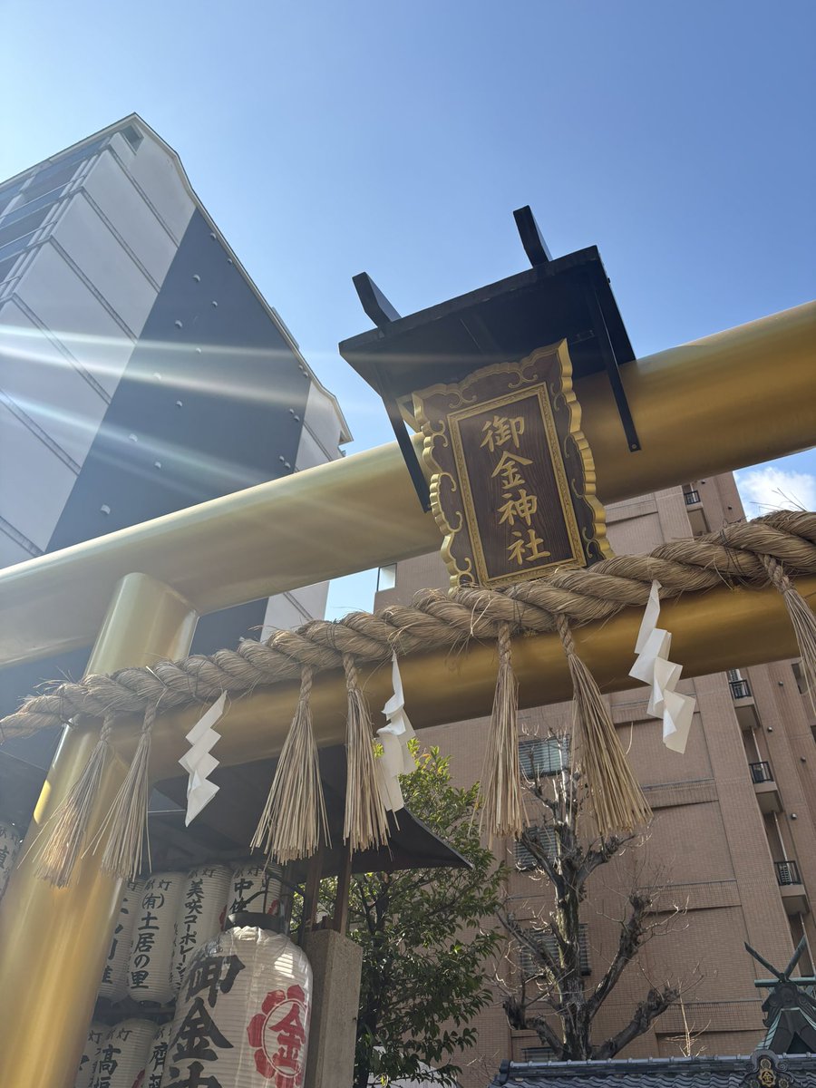 yoko_ext's tweet photo. 最終日は二条城に行こうと、ホテルから二駅程度歩いて向かう途中に、本能寺を見つけキャッキャし、人が並んでるから並ぼうという流れで御金神社⛩️にお参りし…とふわふわ旅✨
御金神社は15分程度の並びですんだので付いてました！この流れでロト6買いたい https://t.co/u3czsX0tRS