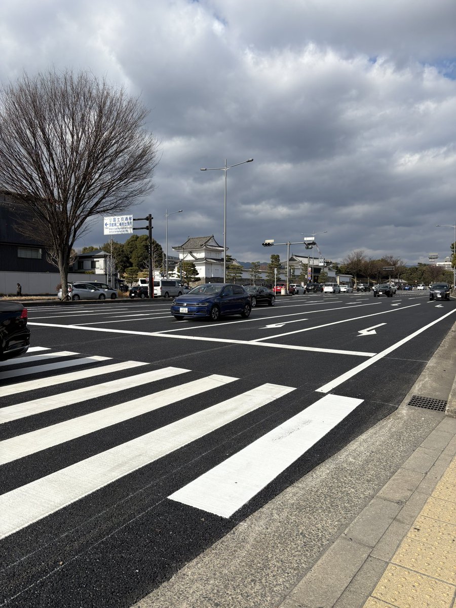 yoko_ext's tweet photo. 最終日は二条城に行こうと、ホテルから二駅程度歩いて向かう途中に、本能寺を見つけキャッキャし、人が並んでるから並ぼうという流れで御金神社⛩️にお参りし…とふわふわ旅✨
御金神社は15分程度の並びですんだので付いてました！この流れでロト6買いたい https://t.co/u3czsX0tRS