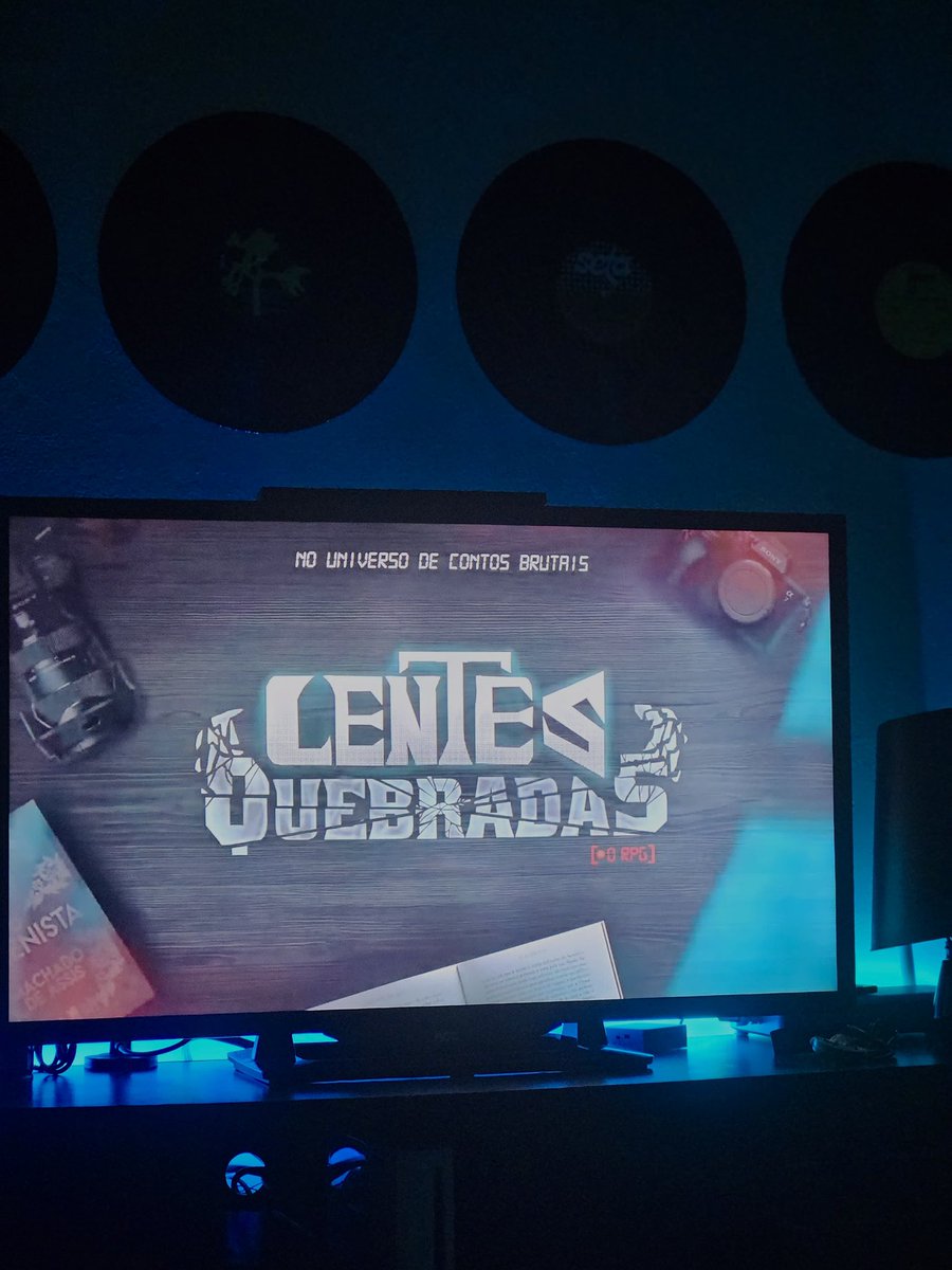 SerafimJao's tweet photo. Pulei de alegria em ver a logo que eu desenhei em um bagulho tão foda assim
@FaezinYaee é simplesmente ABSURDO 

Assistam #LentesQuebradas !!! https://t.co/SP14sBibbe