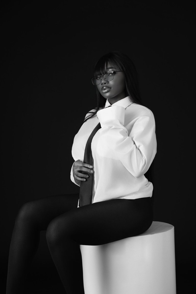 iamzabethh's tweet photo. Your daily serving 🖤 https://t.co/10xvKB7Ojf