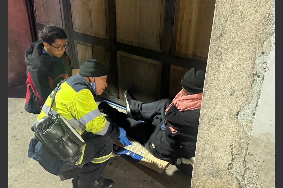 soy_502's tweet photo. 🥶Frío ha obligado a 1,790 personas a refugiarse en albergues

El descenso de temperaturas ha llevado a cientos de guatemaltecos, que carecen de un hogar, a buscar albergue para resguardarse del frío.

https://t.co/IN0Cmj4SOj https://t.co/HuCJ7bOo3A