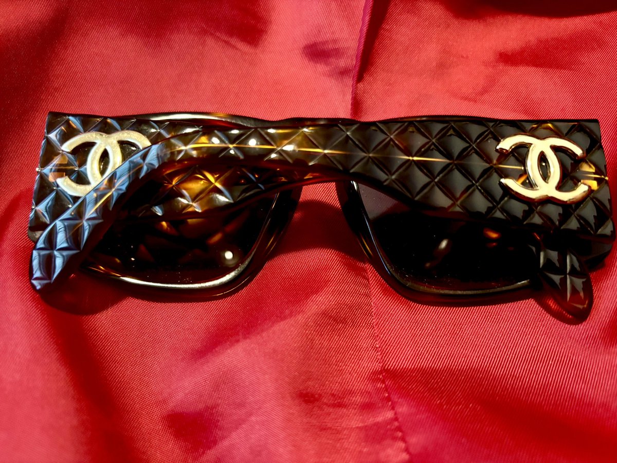 これお気に入り！シャネル べっ甲フレーム + キルティング（マトラッセ