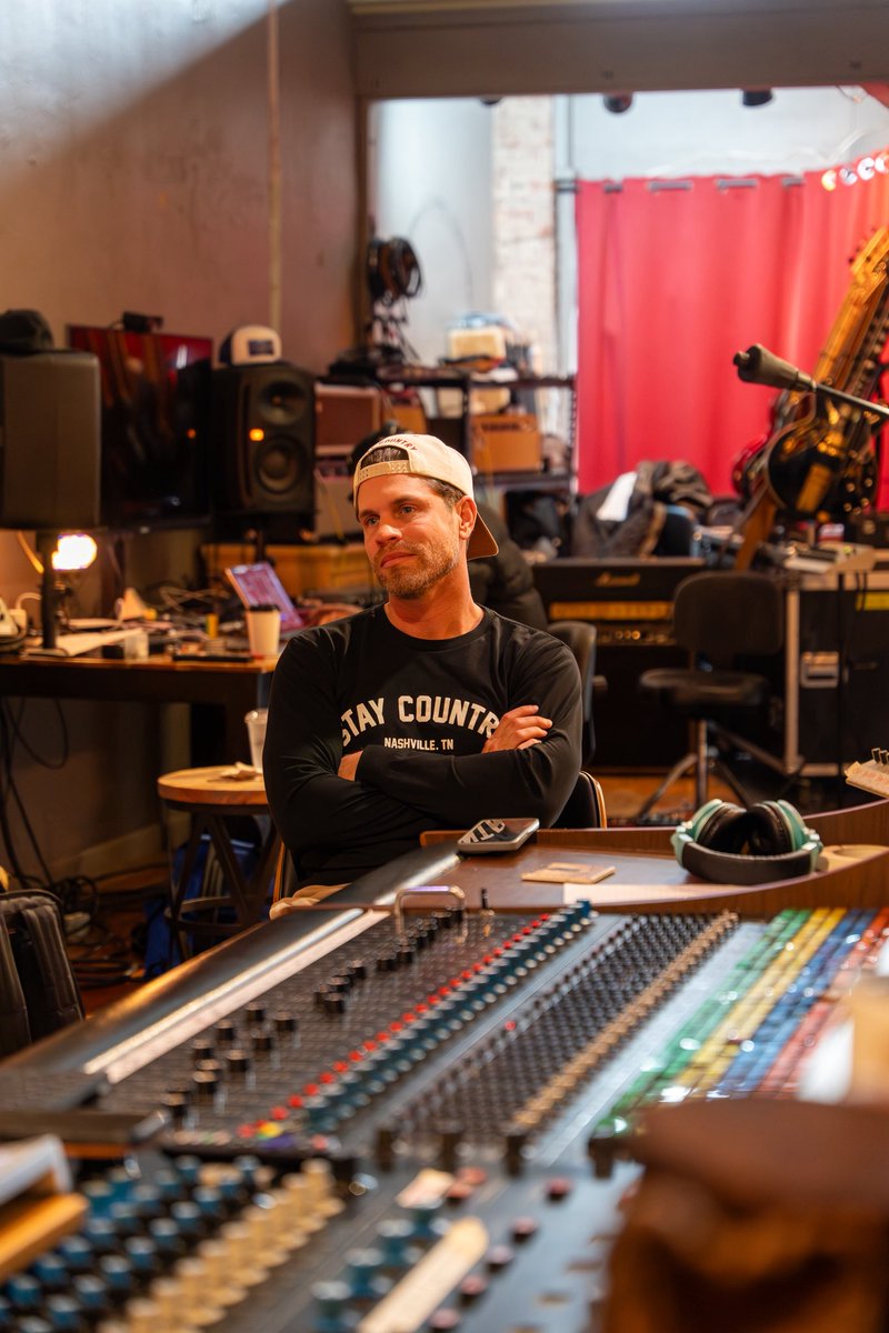 Dustin Lynch tweet media