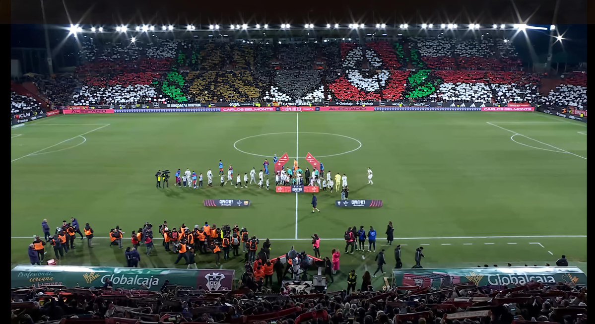 Se luchó, se intentó, se peleó, hasta donde nos dejaron. Más que orgulloso de estos jugadores y de este puto equipo.
Se nota que deben llegar los grandes a la final, pero se lo hemos puesto muuuy difícil. Nada que objetar, a mantener esta ilusión, mentalidad y nivel en liga!
