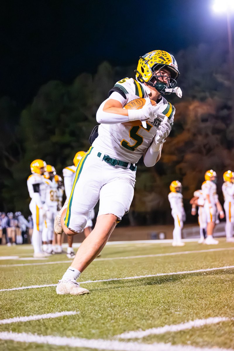 brennanloose_09's tweet photo. Full season tape 🚨
6’2 210 
LB/TE highlights 
Conference DPOY
All state LB
2nd team TE
136 tckls 29 TFLS 4 FF
4.39 GPA
https://t.co/MwEpX0Gi3E 
@Phillip65773 @xrperry1 https://t.co/Zjf71PUQIZ
