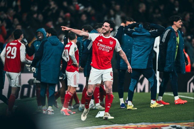 rt111u's tweet image. الافضل في الوسط☝️