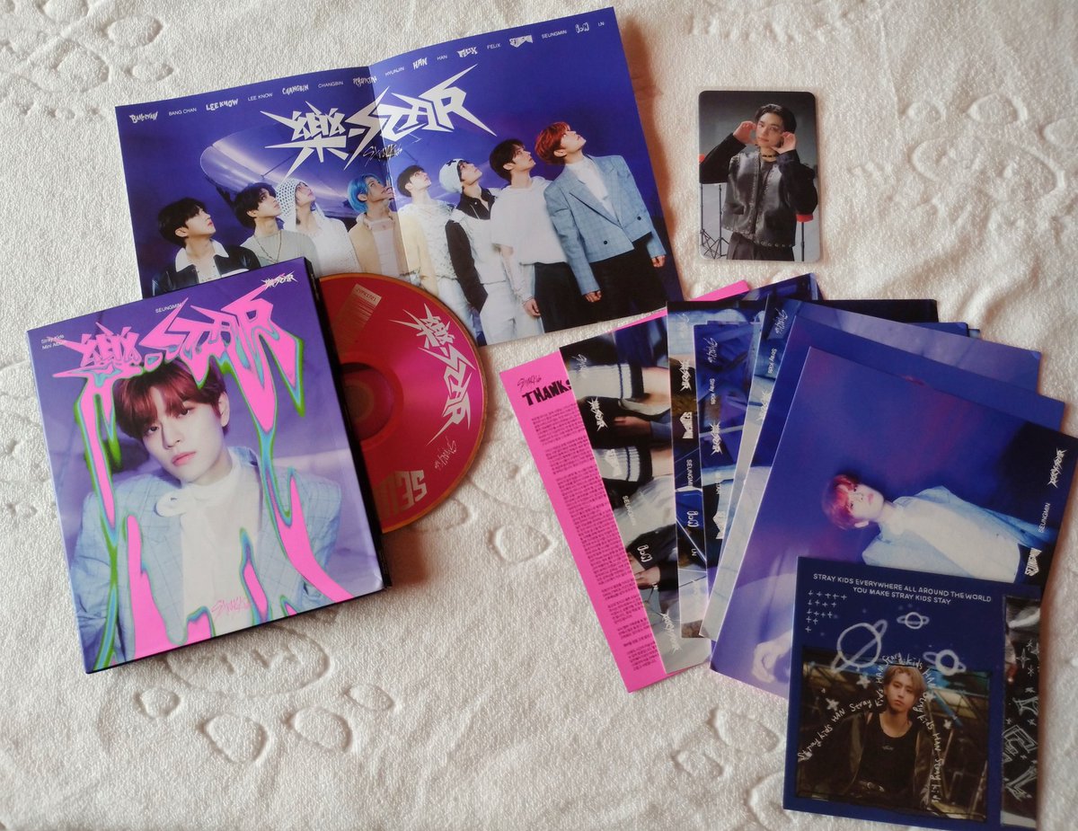 minitastay's tweet photo. holaa, estoy vendiendo el álbum individual de seungmin rockstar+pc d hyunjin!!! para personas d argentina, si quieren más info m mandan DM, si pueden dar like y rt les agradezco https://t.co/Y4GXRwHVd0
