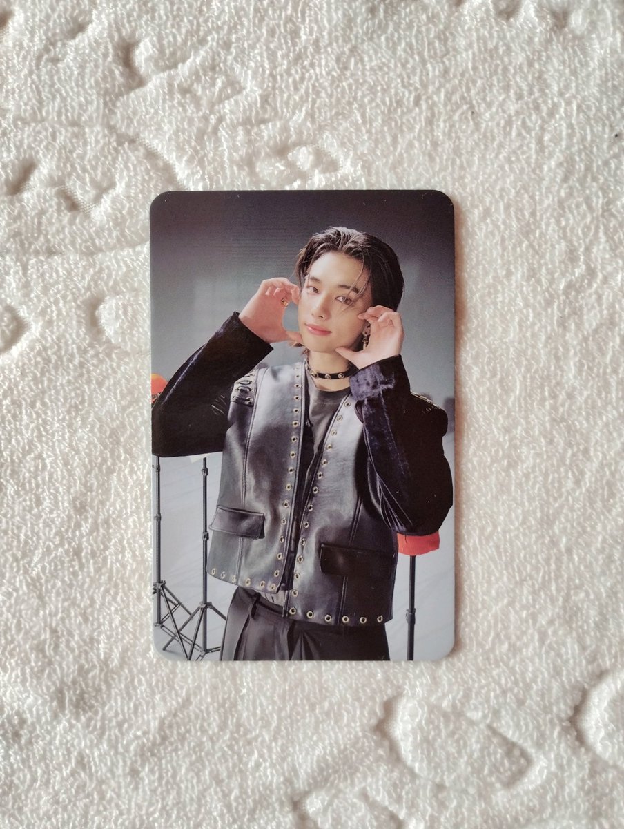 minitastay's tweet photo. holaa, estoy vendiendo el álbum individual de seungmin rockstar+pc d hyunjin!!! para personas d argentina, si quieren más info m mandan DM, si pueden dar like y rt les agradezco https://t.co/Y4GXRwHVd0