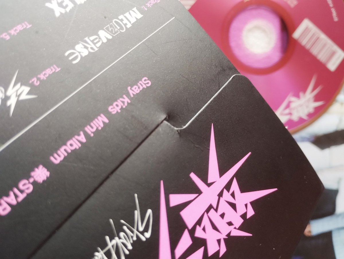 minitastay's tweet photo. holaa, estoy vendiendo el álbum individual de seungmin rockstar+pc d hyunjin!!! para personas d argentina, si quieren más info m mandan DM, si pueden dar like y rt les agradezco https://t.co/Y4GXRwHVd0