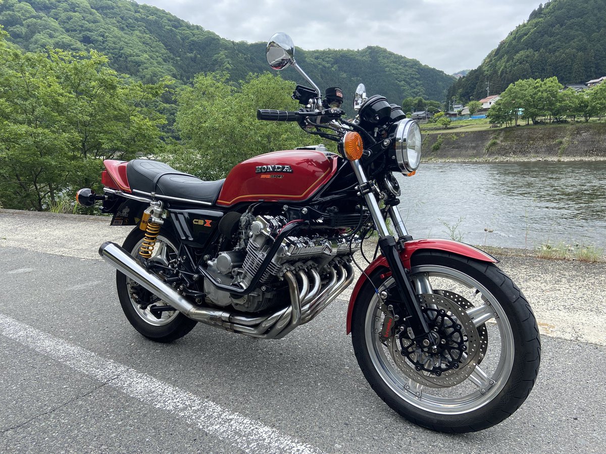 mori46492's tweet photo. #これを見た人はバイクの背景が川の画像を貼れ https://t.co/k6XQUHIBEG