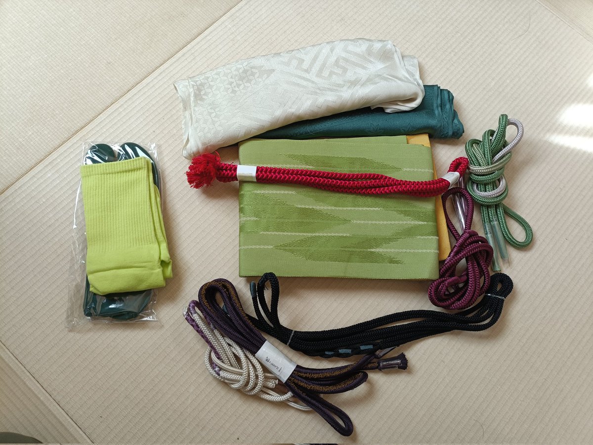 着物の師匠にお願いしたらグリーン系貸してくれた🫶🫶 今回は長襦袢は