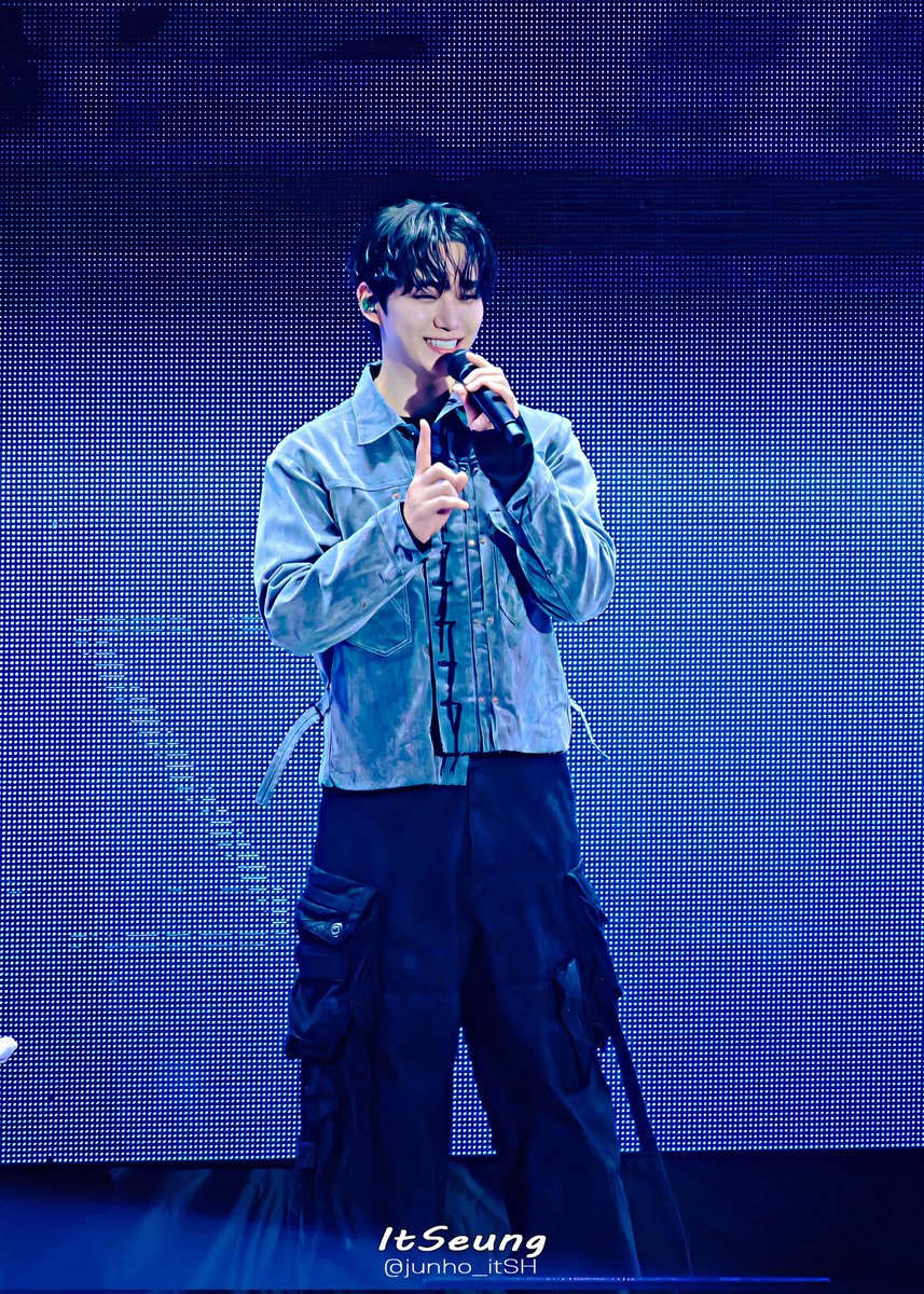 심장운동시키는 미소☺️
오늘도 화잊팅!!!!!🔥🔥🔥
#이준호 #LEEJUNHO
#STUNNINGUS