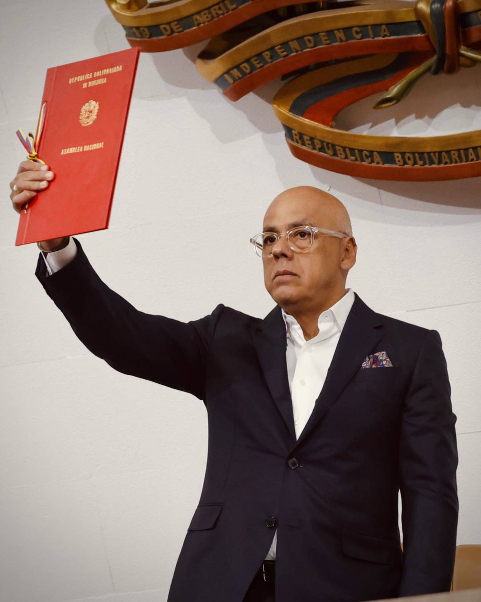 webnotitarde's tweet photo. #País | 🇻🇪⚖️ El presidente de la Asamblea Nacional, Jorge Rodríguez, informó que durante la Sesión Ordinaria de este martes #03Feb se aprobó por unanimidad la Primera Discusión del Proyecto de Ley de la Cruz Roja Venezolana. https://t.co/E851duJE5h