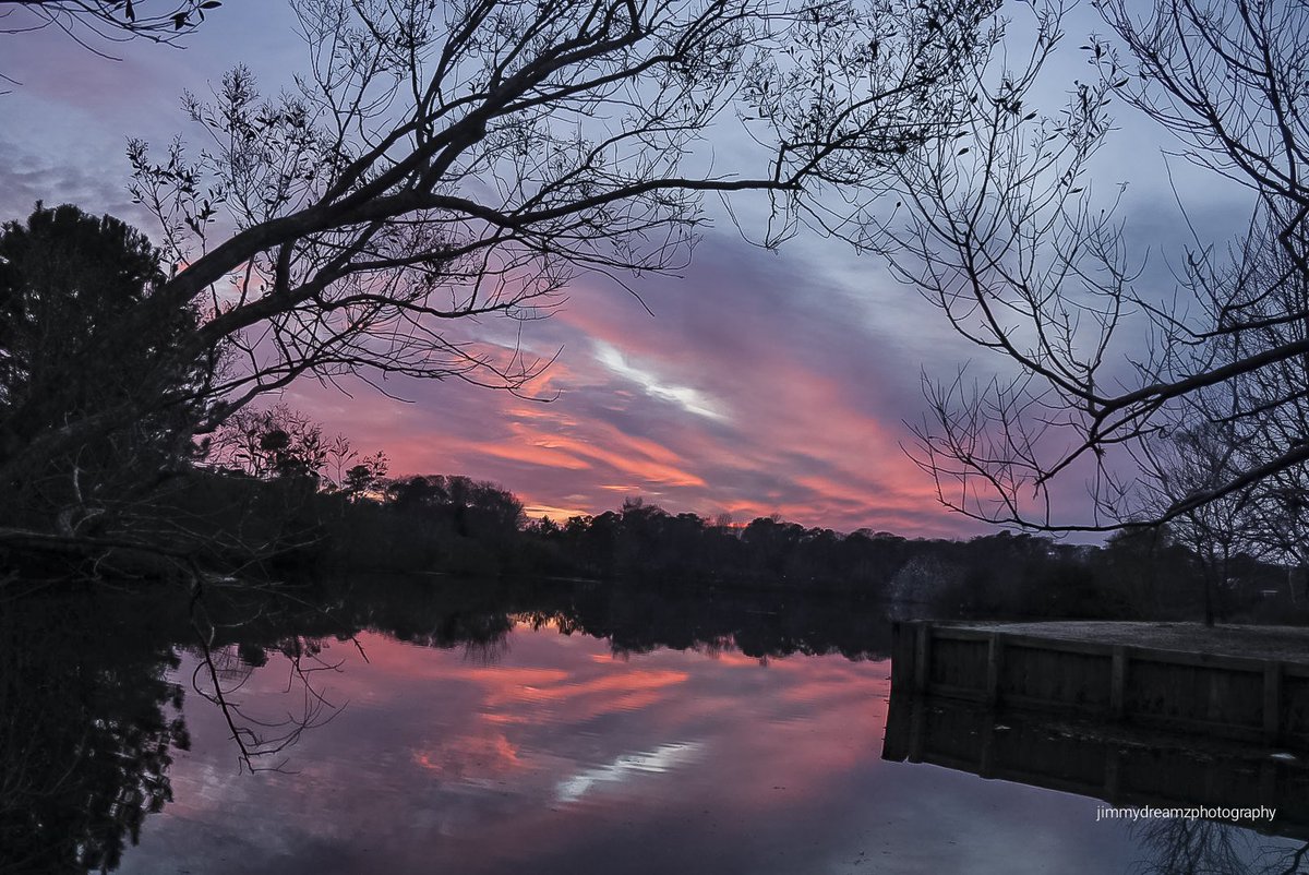 Jimmydreamsmb's tweet image. Tonight's sunset was full of love for all over my neighborhood &amp;amp; around the planet. 💗
#EveningVibes
#sunsetlovers @thequeenofrust @EdPiotrowski @earthcurated @SunflowerGpsy @sunset_wx @soflartist @weatherinNC @aHeartSoFull @catsunrisechick @zintkala_ska 
#peaceandjoy