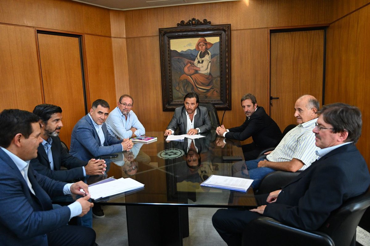 Tras los cortes de energía que afectaron a más de 600 mil salteños y jujeños, convoqué al directorio de Transnoa y exigí respuestas concretas.

Como resultado, la empresa anunció una inversión inmediata de USD 7 millones para mejorar el respaldo tecnológico del sistema y el