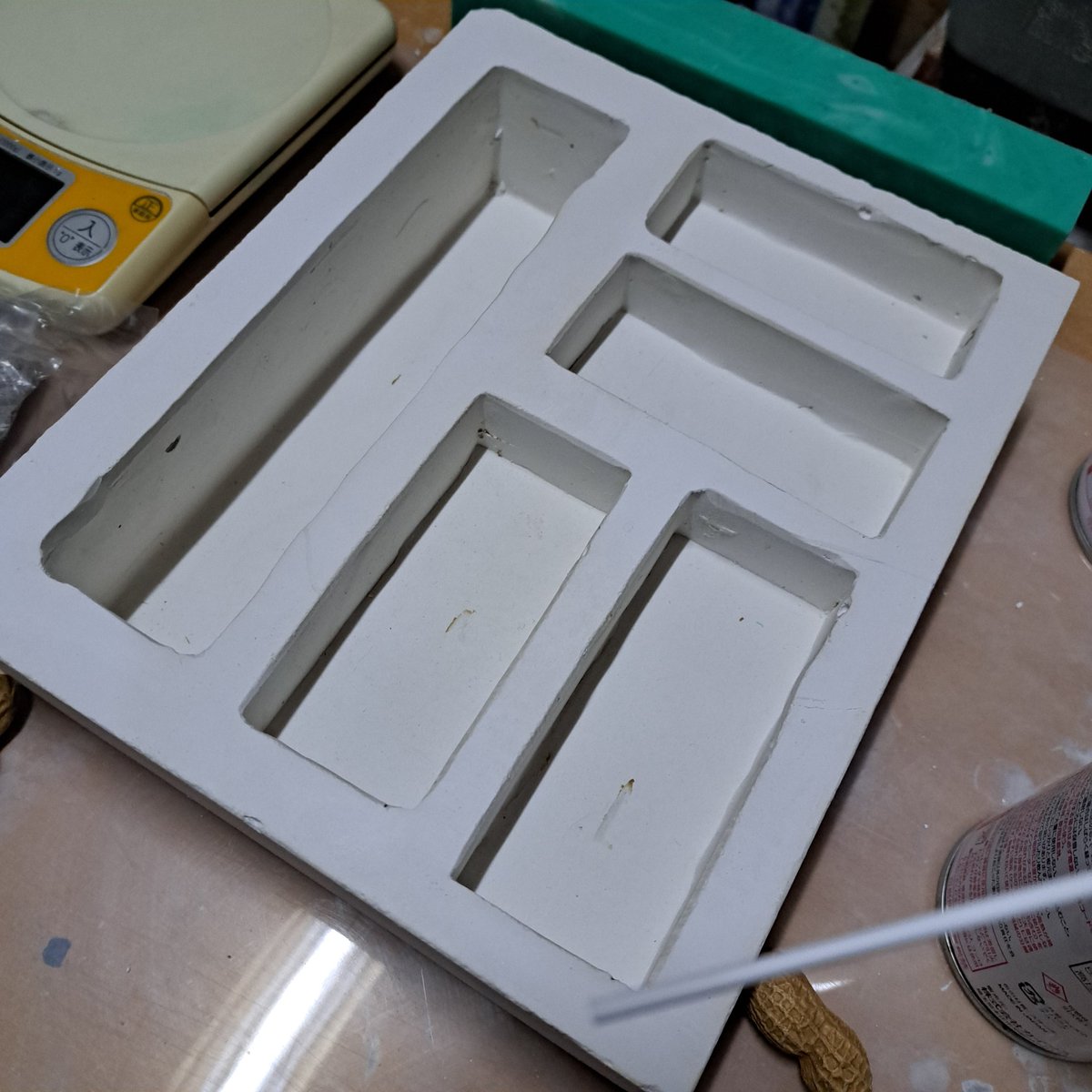 先日の電気炉エラーは夜中に行ったことでの外気温の低さが原因でした。
現在は日中に行っているので、正常に稼働しています。
良かった良かった！
さぁ、今日も頑張ります！