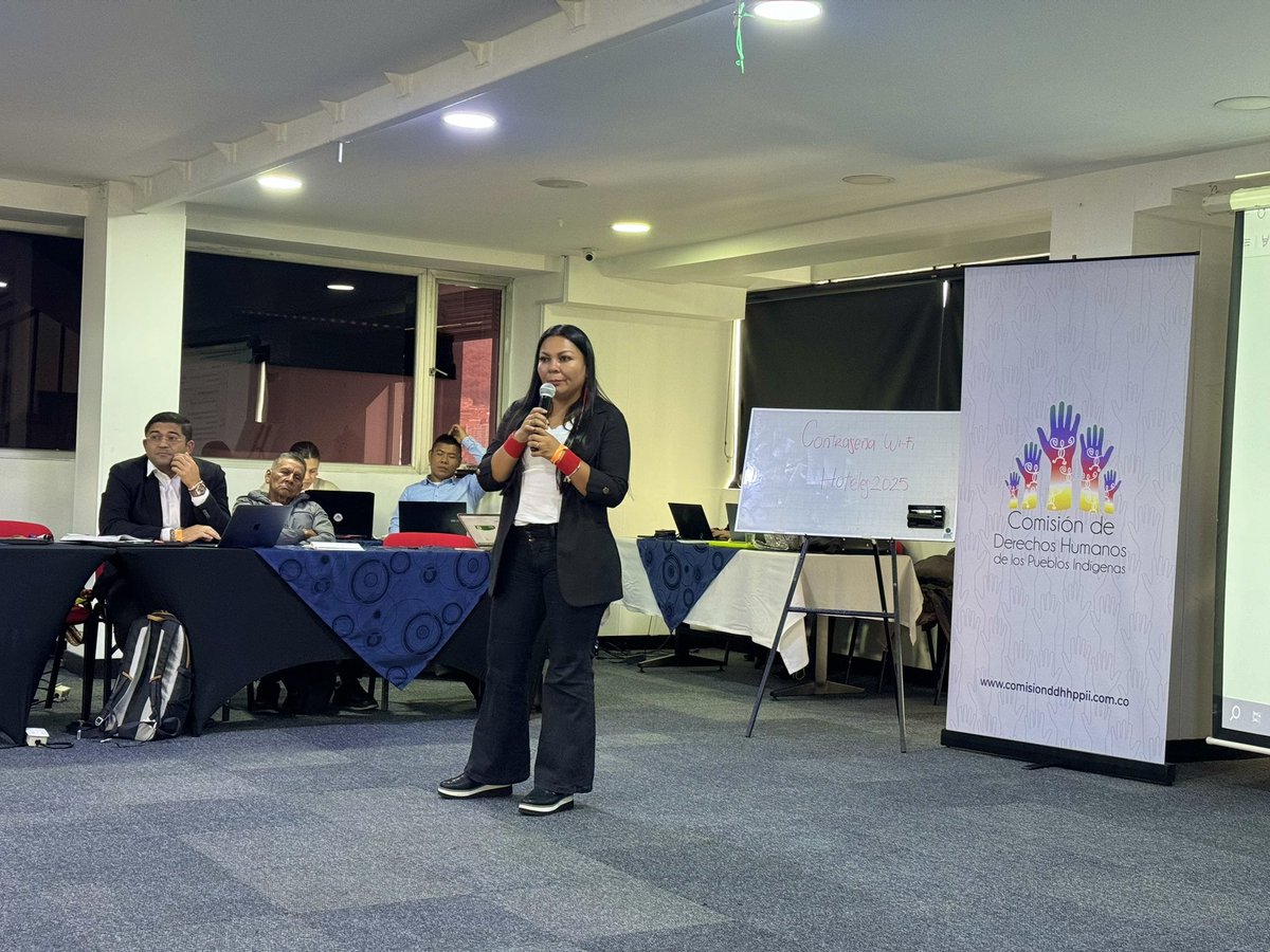 Acompaño la sesión autónoma de la <a href="/CDDHHPPII/">Comisión de DDHH de Pueblos Indígenas de Colombia</a>, con el fin de contribuir al fortalecimiento del Plan de Atención Inmediata de Emergencia Humanitaria y todas aquellas acciones necesarias para hacer efectivos los derechos humanos de la sociedad colombiana en su conjunto.